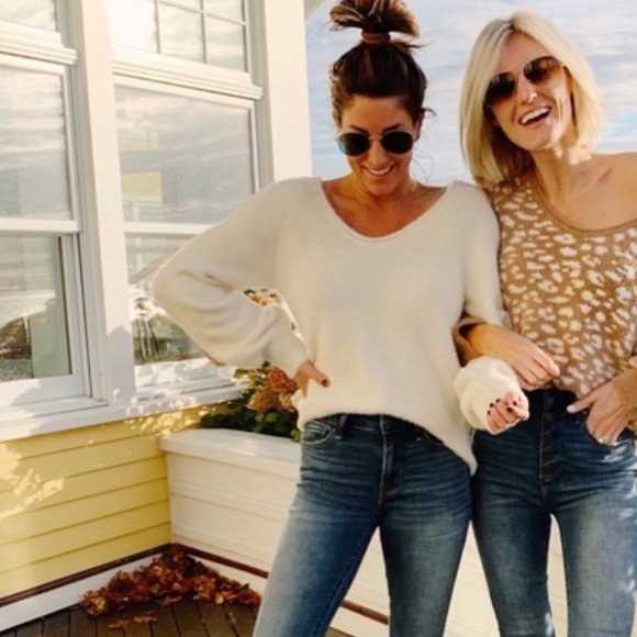 Abercrombie Eyelash Soft  Cozy V-Neck Slouchy Sweater White Sz Medium - Picture 4 of 11